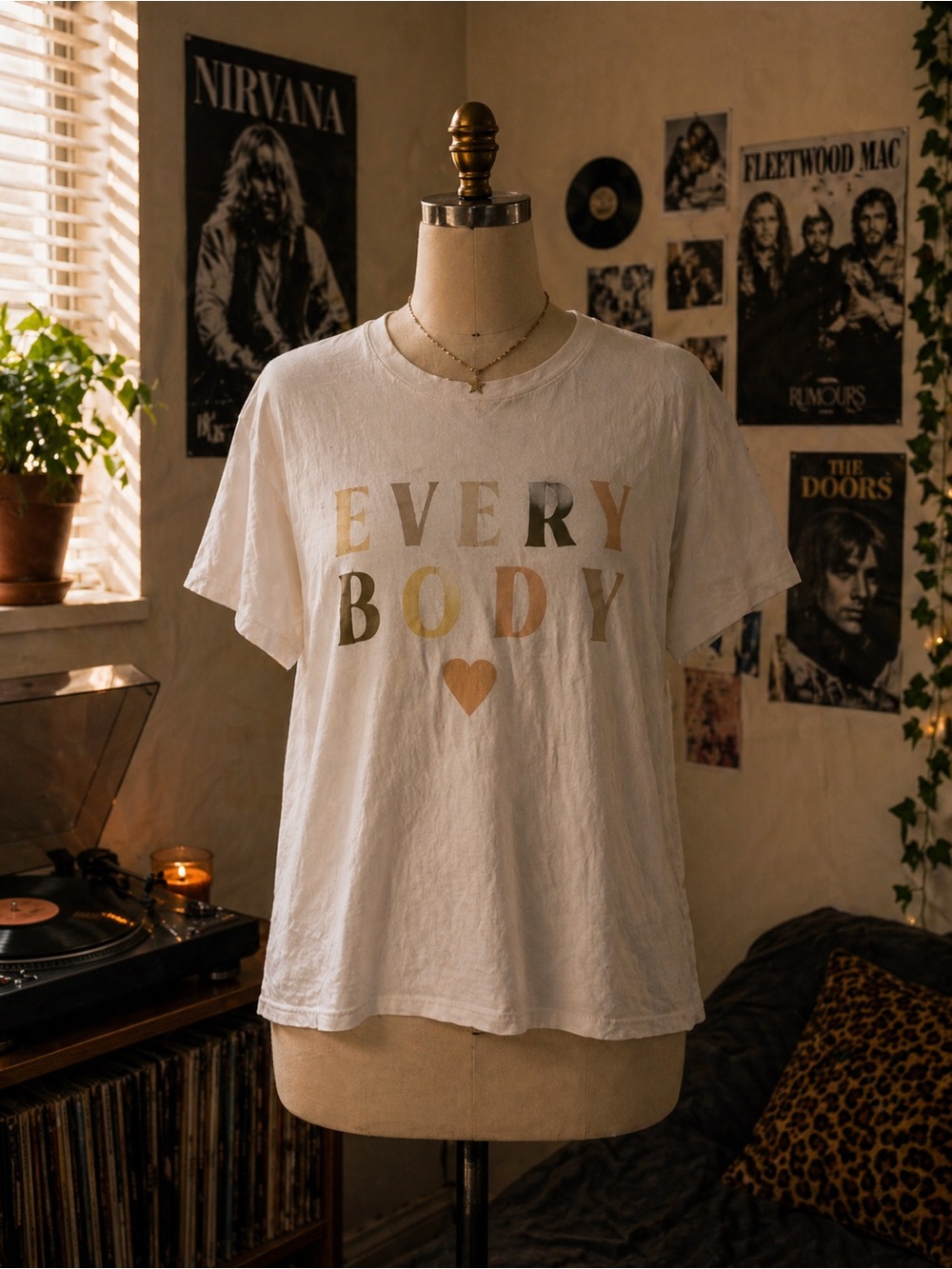 EVERY BODY Heart Graphic Tee - Cream